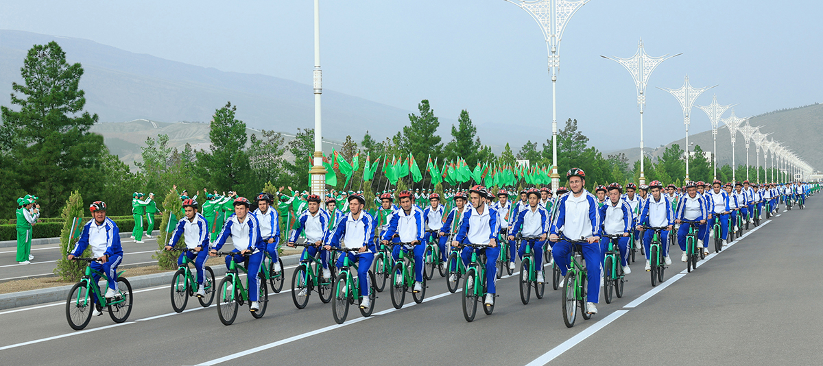President of Turkmenistan Serdar Berdimuhamedov took part in the mass bicycle ride